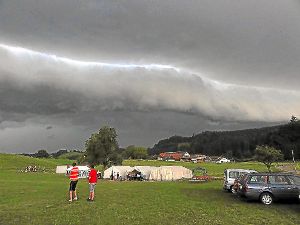Unheilvoll: Ein Unwetter hatte beim Zeltlager der KjG im Sommer die Stimmung verhagelt.  Foto: KjG Wolfach