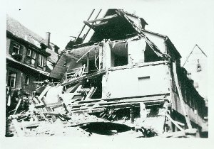 Das alte Spitalgebäude, Spitalgasse 15, wurde am 16. April 1945 infolge eines Fliegerangriffs zerstört.  Foto: Stadtarchiv Herrenberg Foto: Schwarzwälder-Bote