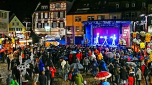 Unter den Augen von hunderten Zuschauern, wurde die Chrysanthema 2023 mit der Aufführung der „Luminos“ am Sonntagabend beendet. Foto: Baublies