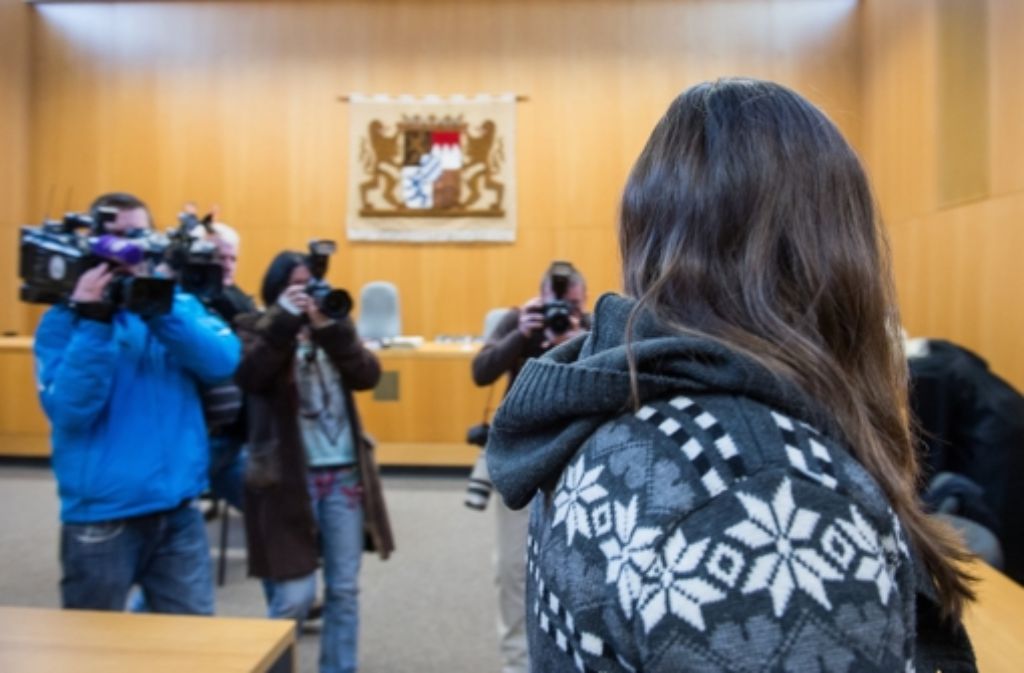 Eine 39-Jährige steht in Landshut vor Gericht, weil sie ihre drei Kinder getötet haben soll. Foto: dpa