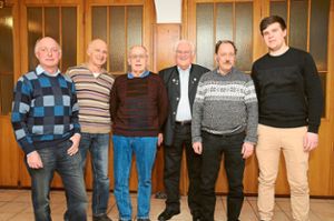 Von links: Gerold Fleig (30 Jahre), Robert Maurer (50 Jahre), Johannes Koose (Beisitzer), Wolfgang Köser (30 Jahre), Werner Nagel (50 Jahre) und Sven Maurer (Zuchtwart) Foto: Verein Foto: Schwarzwälder Bote