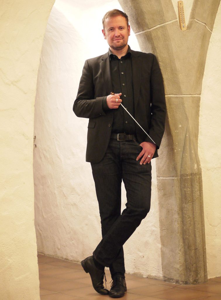 Kantor Steffen Mark Schwarz probt seit Monaten mit der Kantorei der Martinskirche das Requiem von Mozart.  Foto: Eyrich