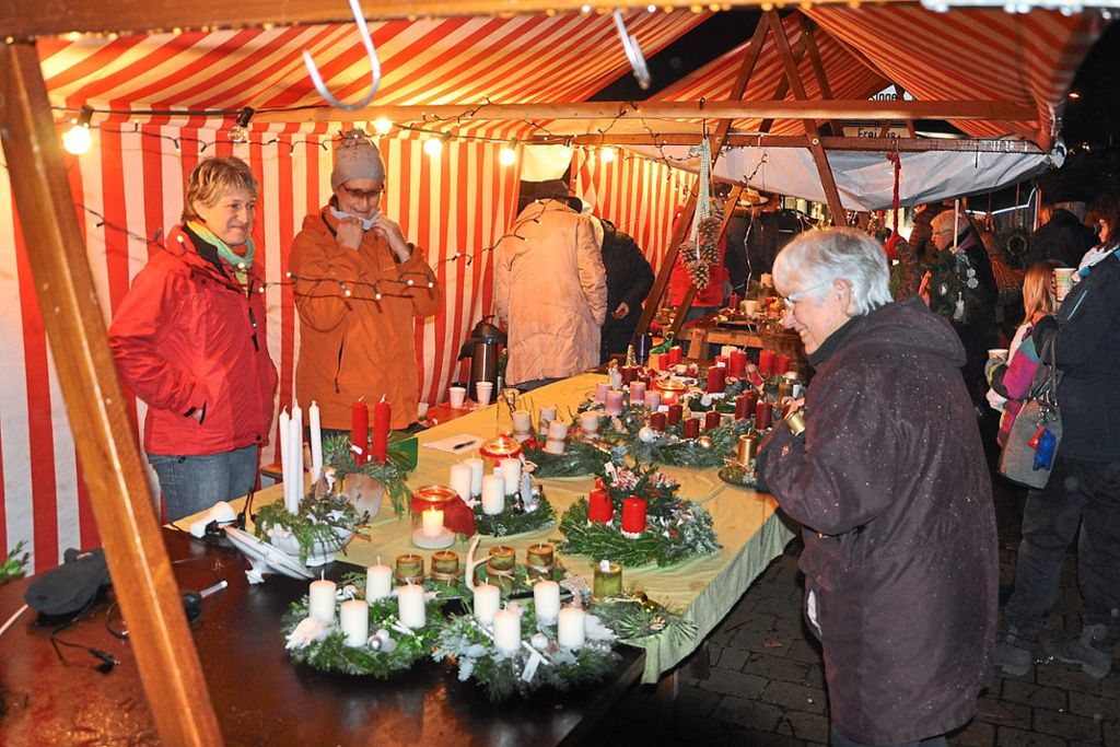 Adventskränze in verschiedenen Ausführungen gibt es beim Adventsmarkt in Epfendorf.  Fotos: Wagner