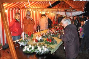 Adventskränze in verschiedenen Ausführungen gibt es beim Adventsmarkt in Epfendorf.  Fotos: Wagner Foto: Schwarzwälder Bote
