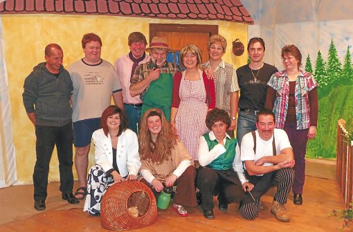 Die Flözlinger Laienspieltruppe freut sich auf die Premiere am Samstagabend. Foto: privat Foto: Schwarzwälder-Bote