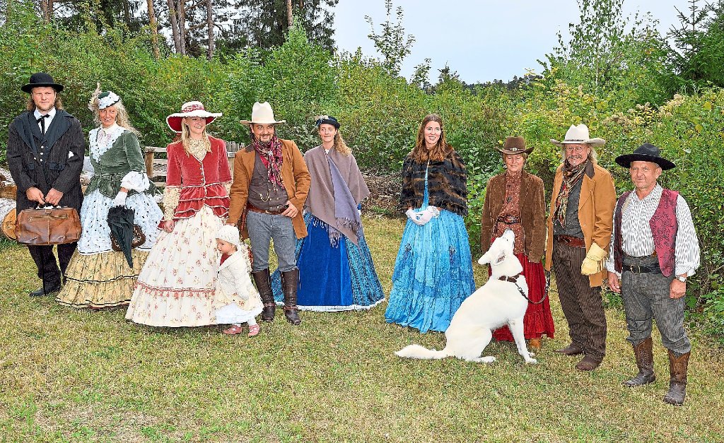 Stilecht in Klamotten wie vor 150 Jahren kamen ganze Gruppe zum zweiten Westerntreffen nach Talheim. Fotos: Morlok