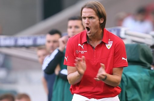Applaus trotz Europapokal-Aus: VfB-Trainer Thomas Schneider Foto: Pressefoto Baumann