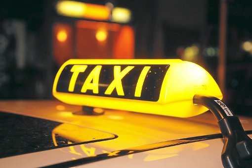 Verträgt der Taximarkt im Landkreis noch einen Anbieter? Ein Gutachten soll darüber Aufschluss geben.  Foto: Hörhager