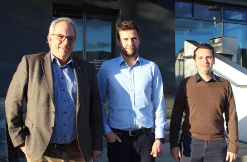 Die Stadtwerke Rottenburg informieren über ihre Preiserhöhungen (von links): Stadtwerkechef Martin Beer, Michael Kling, Bereichsleiter Vertrieb, sowie Patrick Esser. Foto: Baum