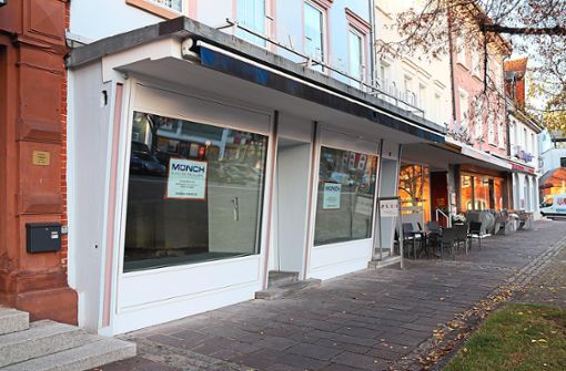Dieses Ladenfläche in der Karlstraße gegenüber dem Hanselbrunnen steht bereits seit längerer Zeit leer. Einige Läden in der Innenstadt sind nicht nur aufgrund der Pandemie verwaist. Foto: Hartung