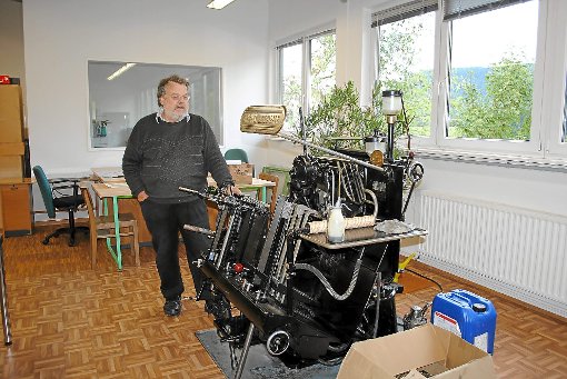 Hermann Kilgus liebt und sammelt alle alten Maschinen, die irgendetwas mit Drucken oder Setzen zu tun haben.    Foto: Altendorf-Jehle Foto: Schwarzwälder-Bote