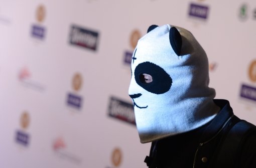 Zur Echo-Verleihung in Berlin kam Raoper Cro im neuen Panda-Überzieher. Foto: dpa