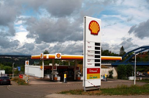 Die Shell-Tankstelle in der Stuttgarter Straße ist geschlossen. Warum? Das kann der Konzern nicht beantworten. Foto: Felix Biermayer