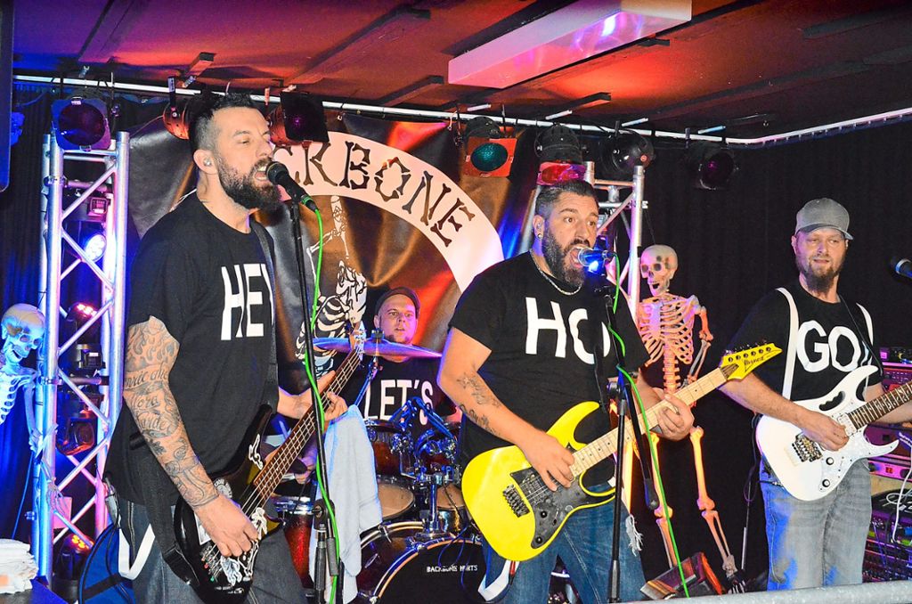 Backbone Hurts haben viel für die Ramones übrig - wie schon ihre Shirts beweisen. Fotos: Dold
