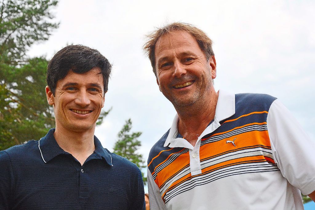 Martin Schmitt (links) und Organisator Harry Bodmer spielen regelmäßig beim Charity-Golfturnier der Monday Knights of Kingsfield mit.   Foto: Hugger