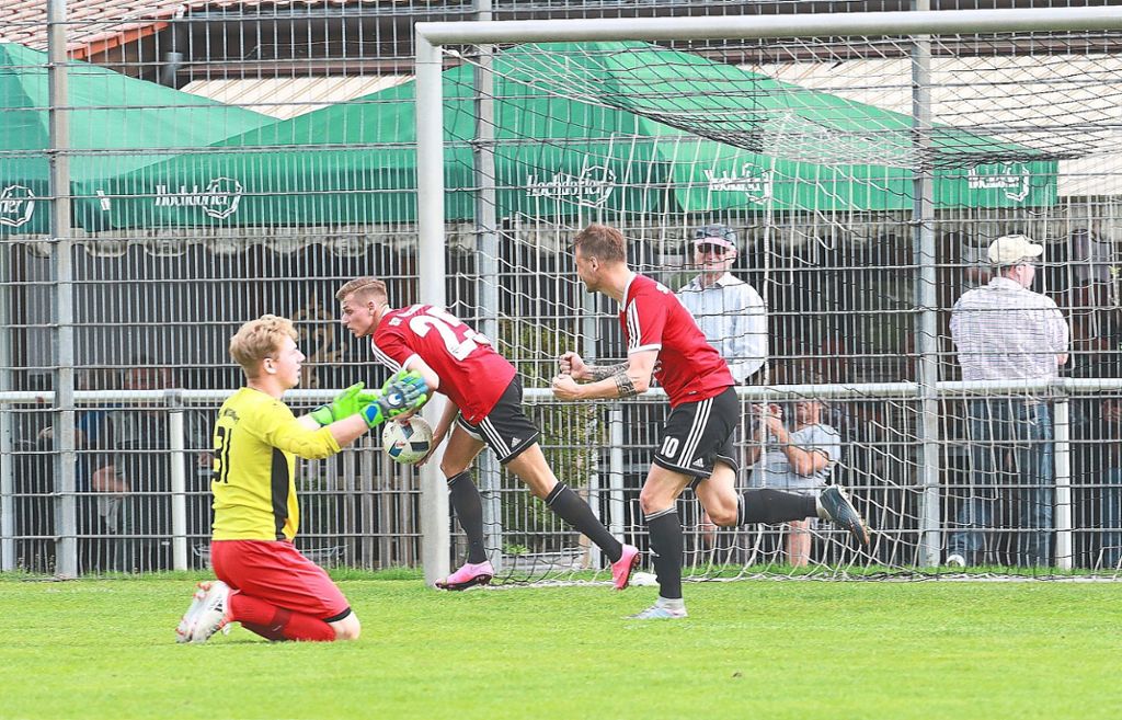 Mit seinem zweiten Treffer sorgte Bastian Bothner (rechts) für den Ausgleichstreffer zum 2:2 für die Gechinger.