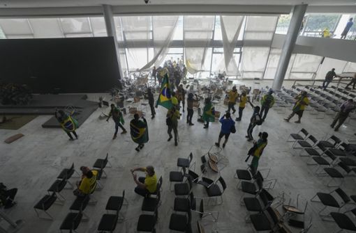 Die Demonstranten durchbrachen die Fenster des Palacio do Planalto, dem offiziellen Sitz des brasilianischen Präsidenten und der Regierung. Foto: dpa/Eraldo Peres