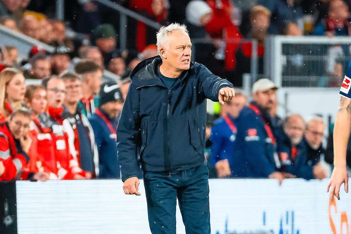 Die Sperre gilt nur für die Bundesliga: SC-Trainer Christian Streich darf im DFB-Pokal an der Seitenlinie stehen. Foto: Eibner