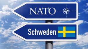 Wegweiser von Schweden und der NATO – Schweden ist der Nato-Mitgliedschaft einen Schritt näher gekommen (Symbolfoto). Foto: IMAGO/Christian Ohde/IMAGO/Christian Ohde