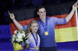 Aljona Savchenko und Bruno Massot gewannen 2018  Olympia-Gold im Paarlauf. Foto: dpa/Luca Bruno