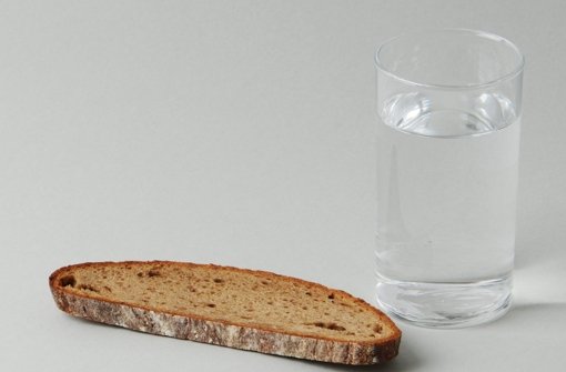 Fasten muss nicht bedeuten, sich nur von Wasser und Brot zu ernähren. Foto: dpa