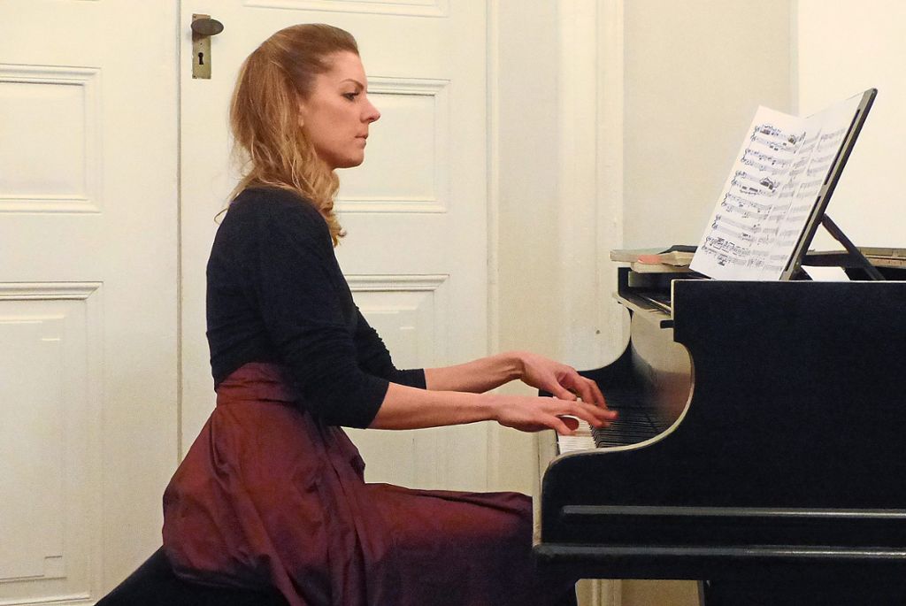 Die Pianistin Jamina Gerl war erneut in der Villa Eugenia zu Gast. Foto: Beyer Foto: Schwarzwälder Bote