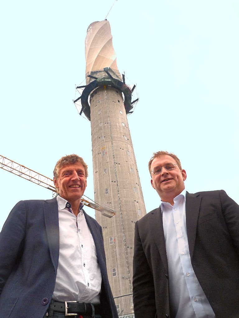 Alfons Bürk (links) und Hardy Stimmer brennen seit Jahren für das Projekt Test-Turm.