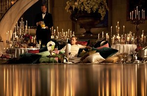 Leeres Leben im Luxus: Leonardo DiCaprio (vorne) in Baz Luhrmans Verfilmung von „Der große Gatsby“. Foto: Verleih