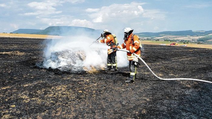 Feuerwehr löscht Flächenbrand bei Fützen