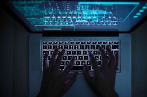 Hackerattacken können den Firmen im Land schweren Schaden zufügen, warnen Experten. Foto: dpa