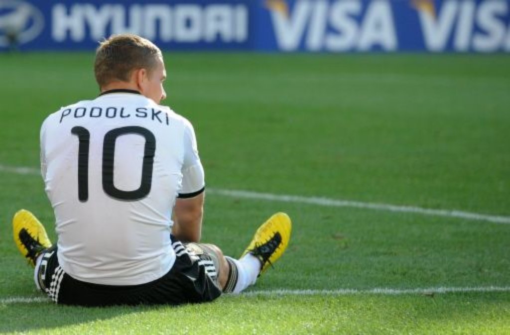 Mehr Bilder von Podolski im Spiel gegen Serbien gibts hier.