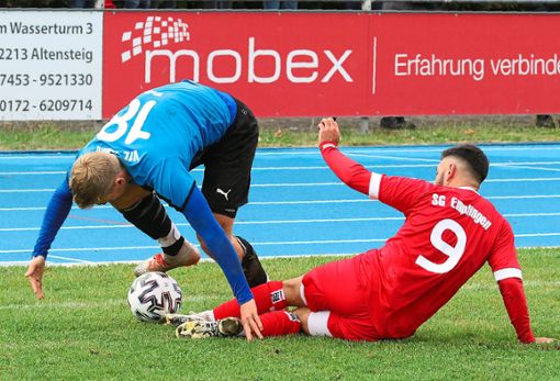 Nach dem Sieg gegen die SG Empfingen geht es für den VfL Nagold (blaue Trikots) nun gegen den SV Seedorf.  Foto: Kraushaar