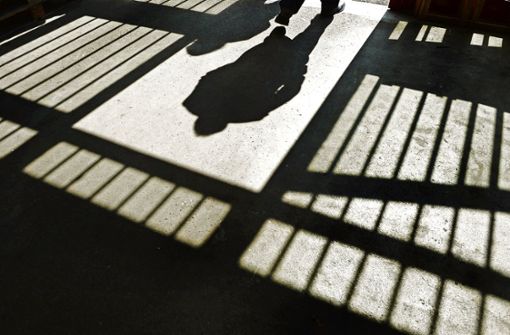 Auch hinter Gittern haben Berechtigte noch immer das Recht zu wählen. Foto: dpa/Felix Kästle