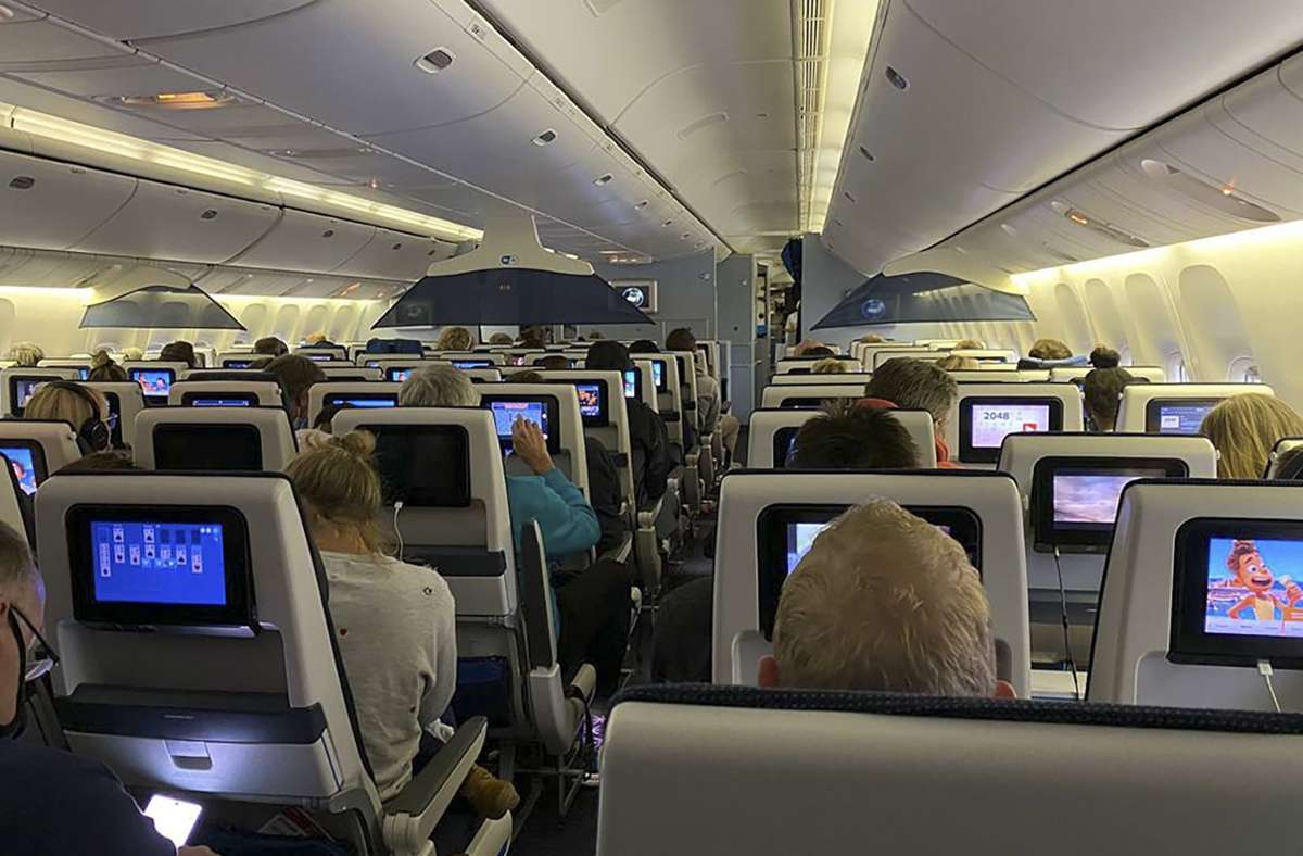Zahlreiche Passagiere aus Südafrika mussten in den Fliegern ausharren. Foto: dpa