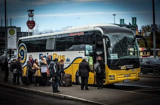 Fernbusse befahren schon heute Alternativstrecken zur Bahn. In der Region Stuttgart soll es künftig Expressbuslinien geben, die Querverbindungen zu den S-Bahn-Strecken abdecken Foto: Lichtgut/Achim Zweygarth