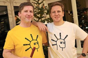 Matthias Ziegler (links) und Matthias Kreutzer sind das Blockflöten-Duo Zweierlei Punk und treten am 23. Dezember wieder in der Rietstraße auf – eine kuriose Tradition in Villingen. Foto: Heinig