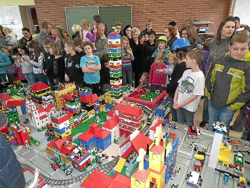 In nur drei Tagen bauten die Grundschüler eine Stadt mit umfangreicher Infrastruktur, in der es viel zu entdecken gab. Foto: Stocker Foto: Schwarzwälder-Bote