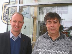 Timm Kern (FDP, links) traf sich mit dem  Grundschulrektor Rudolf Linsenmann, um sich über Bildungspolitik zu unterhalten.  Foto: Lazar Foto: Schwarzwälder-Bote