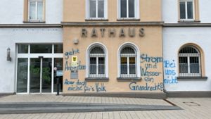 Rathaus und Polizei in Tailfingen mit Graffitis beschmiert 