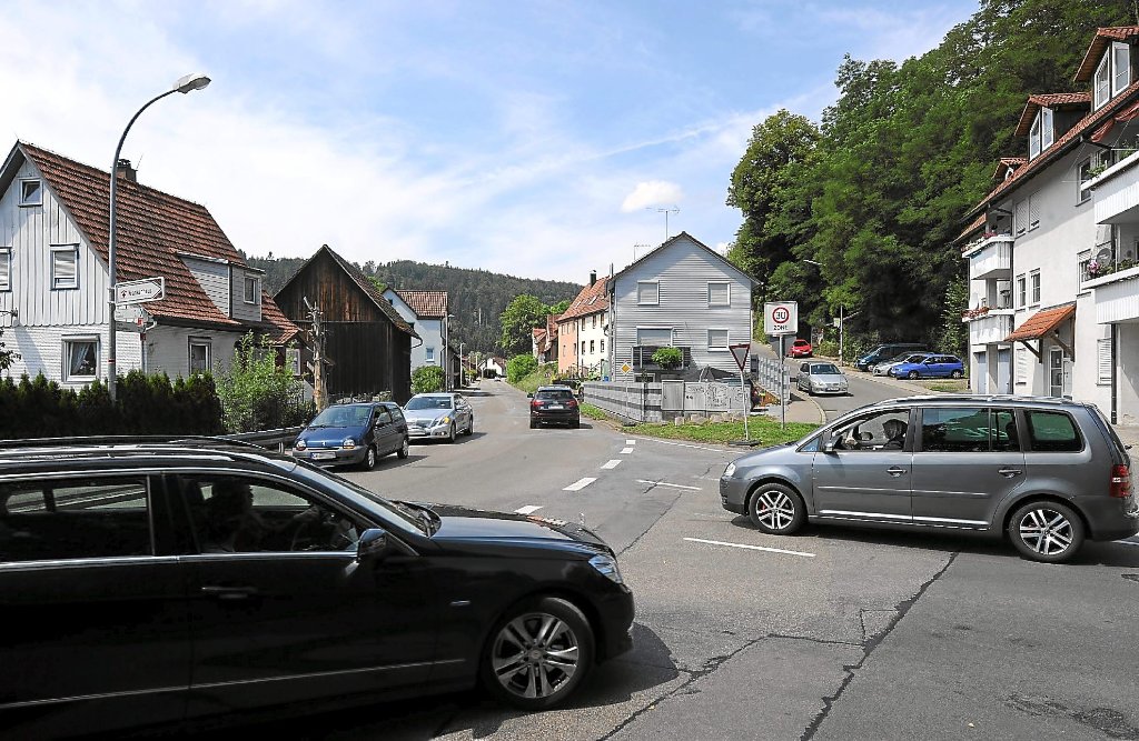 Der Kreuzungsbereich in Iselshausen  an der L 353 birgt so manche Gefahren.