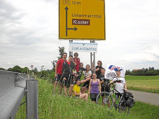 Ziel in Sicht: Die Lauterbacher Jugendgruppe fuhr mit dem Rad nach Untermarchtal.   Foto: KJG Foto: Schwarzwälder-Bote