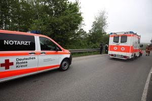 Bei einem Unfall nahe Bad Dürrheim hat am Montagnachmittag ein 51-jähriger Motorradfahrer schwere Beinverletzungen erlitten. Foto: Marc Eich