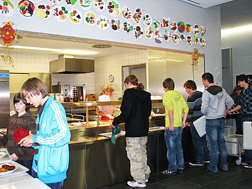 Die Mensa im Schulzentrum in Meßstetten erfreut sich großer Beliebtheit. Im vergangenen Schuljahr wurden 15.600 Essen ausgegeben, welche die Stadt mit jeweils einem Euro bezuschusste. Foto: Archiv