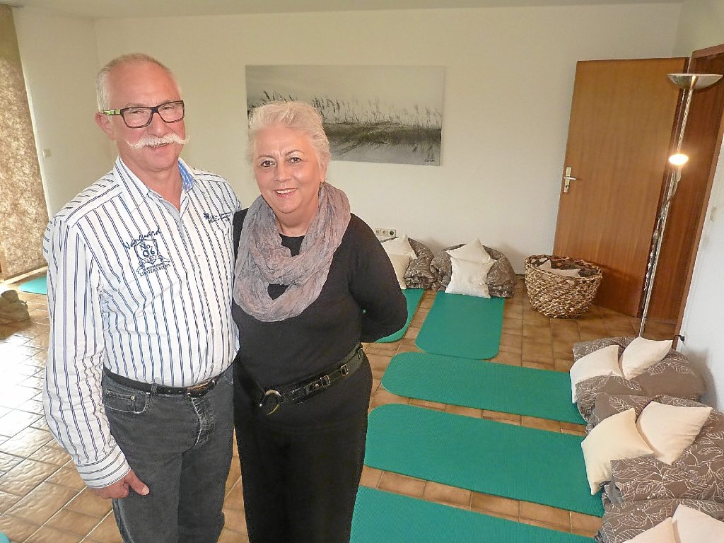 Ein erfahrenes Team: Hebamme Anita Kessel-Kühnert und ihr Mann Wolfgang Kühnert in ihrer Praxis in Neukirch. Foto: Otto