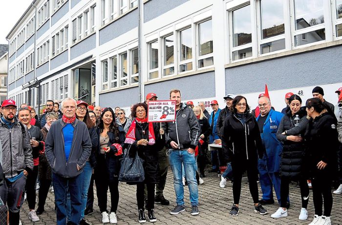 180 Beschäftigte legen Arbeit nieder: Warnstreiks der IG Metall auch in Hornberg