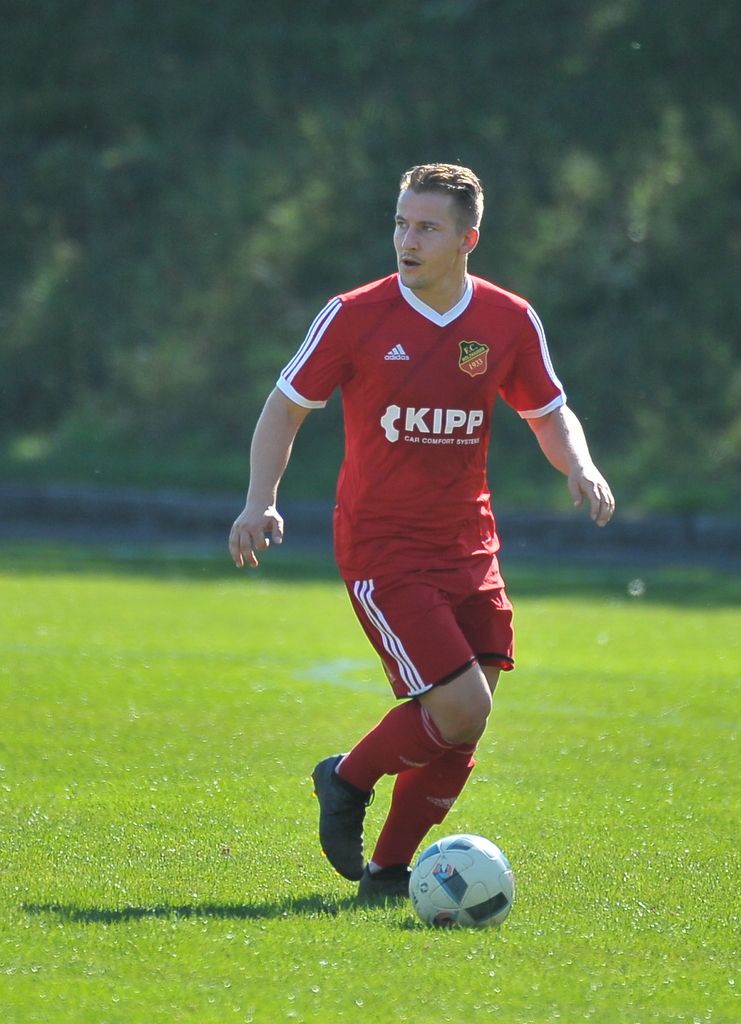 Der 28-jährige Linksfuß vom FC Holzhausen hat mittlerweile einige Täler durchschritten.