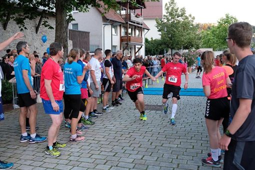 Beim Nagolder Mittsommerlauf gingen zahlreiche Läufer an den Start. Foto: Thomas Fritsch