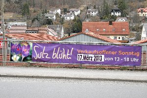 Banner verkünden es schon von Weitem: Sulz blüht. Foto: Schwarzwälder-Bote