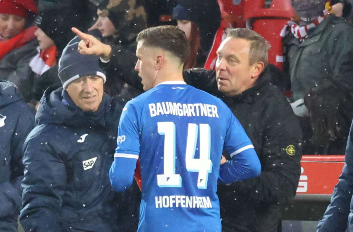 Hoffenheims Coach André Breitenreiter (re.) mit Mittelfeldspieler Christoph Baumgartner. Foto: imago/Juergen Engler