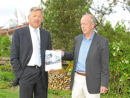 Gerhard Sommerer (links) und Hubertus Geschermann nahmen den Haushalt der Stadt Wildberg unter die Lupe. Foto: Buchner Foto: Schwarzwälder-Bote